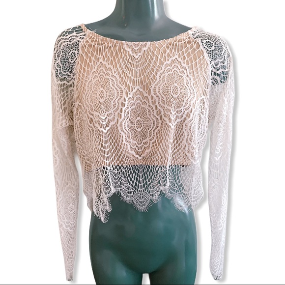 ๐SOLD ON DEPOP - White Lace Long Sleeve Top - Picture 4 of 6